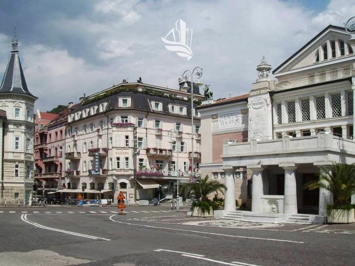 Appartamento trilocale in vendita in Theaterplatz, Centro, Merano