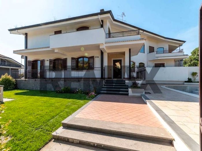 Casa con 6 locali in vendita in Via Giovanni Pascoli, Centro, Aci Sant'Antonio