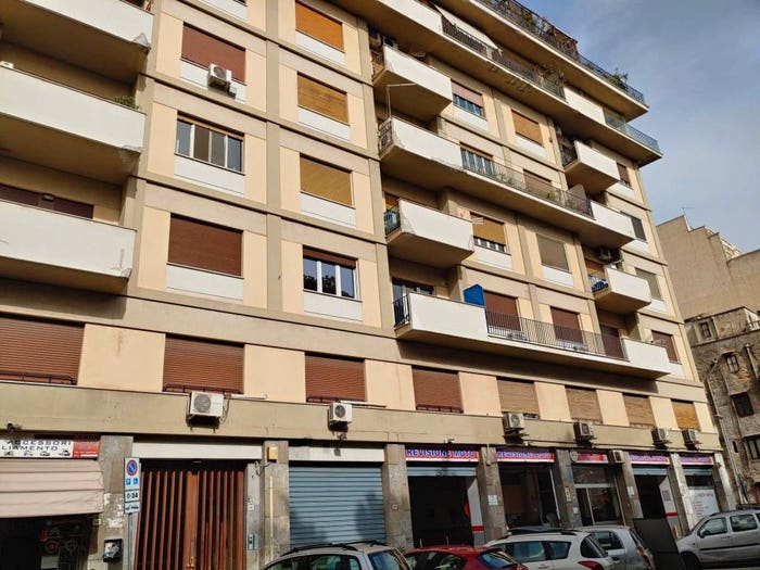 Appartamento con 6 locali in vendita in Via Serradifalco, Malaspina, Palermo