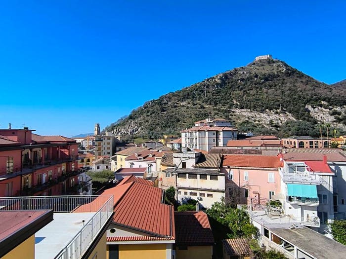 Appartamento quadrilocale in vendita in Via Leonardo De Cataldis, Mercato, Giffoni Valle Piana