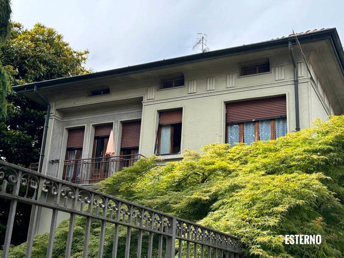 Appartamento trilocale in vendita in Via Giuseppe Verdi, Cocquio, CocquioTrevisago