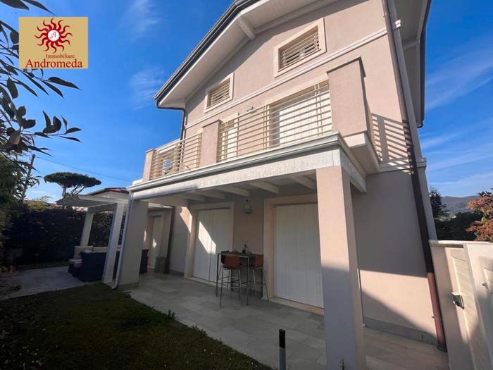 Casa con 6 locali in vendita in Via Marietta, Cinquale, Montignoso