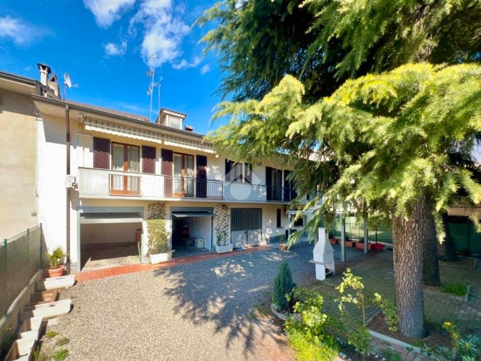 Casa quadrilocale in vendita in Via Emilia, Centro, Broni