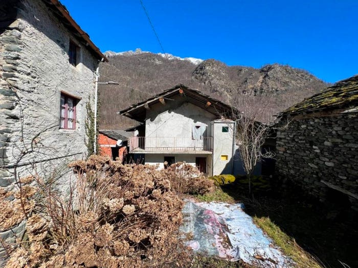 Casa bilocale in vendita in FRAZIONE FORNO, Forno, Lemie