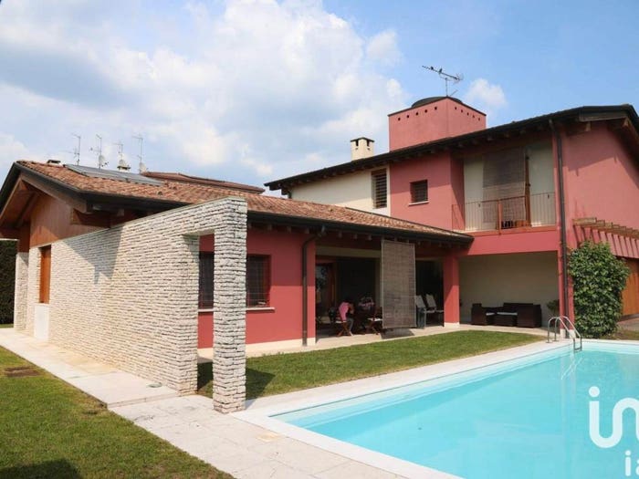 Casa con 6 locali in vendita in Via Oslo, Castel Goffredo