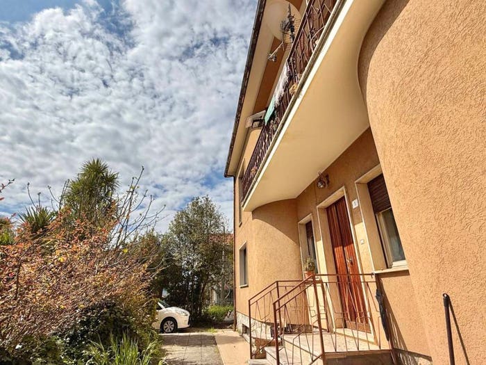 Casa con 6 locali in vendita in Via Rieti, Rieti