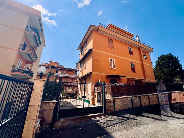 Appartamento trilocale in vendita in Via Edmondo De Amicis, Centro, Genzano di Roma