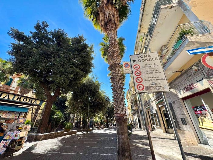 Appartamento quadrilocale in vendita in Viale Campi Flegrei, Bagnoli, Napoli