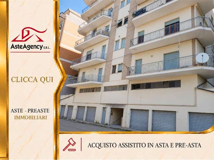 Appartamento con 6 locali in vendita in Via Vincenzo Monaldi, Centro, Fermo