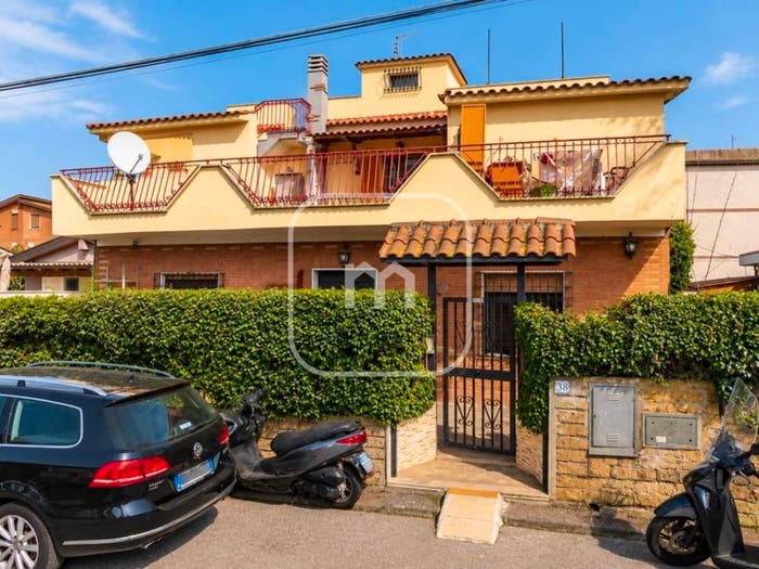 Casa con 6 locali in vendita in Via Agugliano, Corcolle, Roma