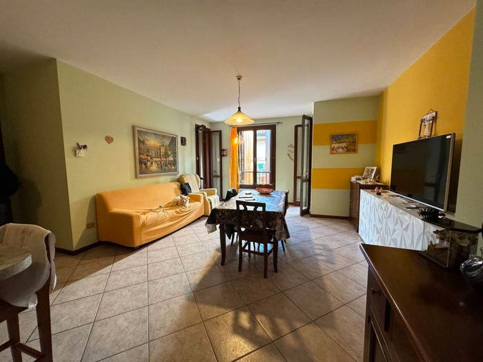 Appartamento trilocale in vendita in Viale Antonio Gramsci, Centro, Mirandola