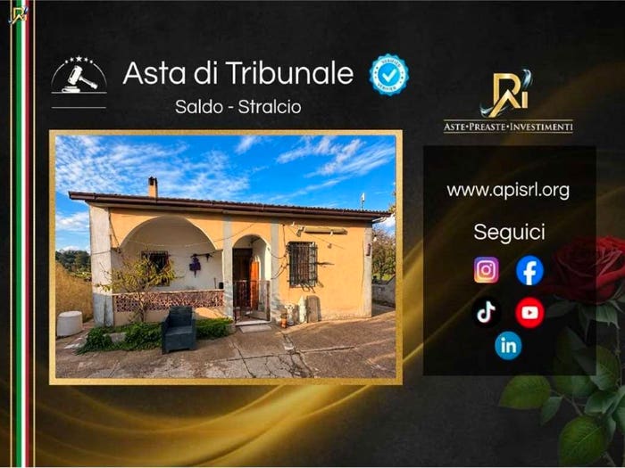 Appartamento con 6 locali in vendita in Contrada Carruse, Girifalco