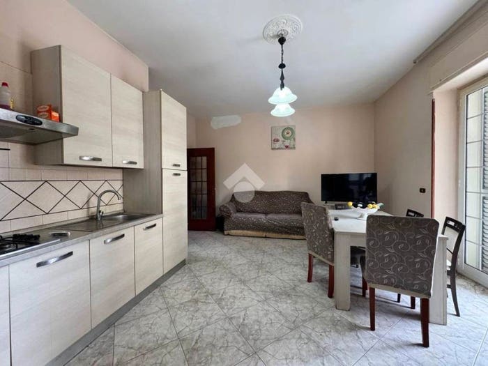 Appartamento trilocale in vendita in Via Ugo Foscolo, Aversa