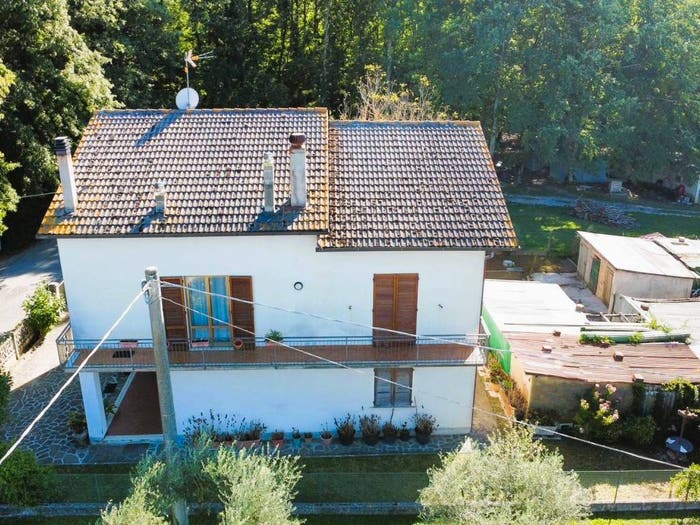 Casa con 6 locali in vendita in Via Montefiore, Gubbio