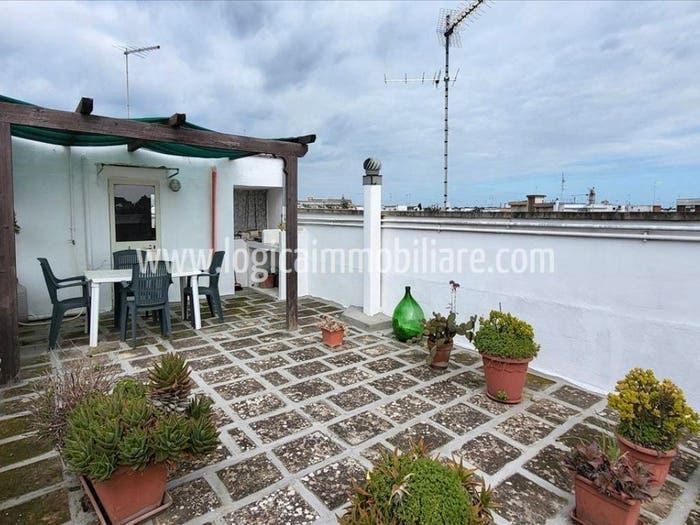 Appartamento trilocale in vendita in Via dei Partigiani, Campi Salentina