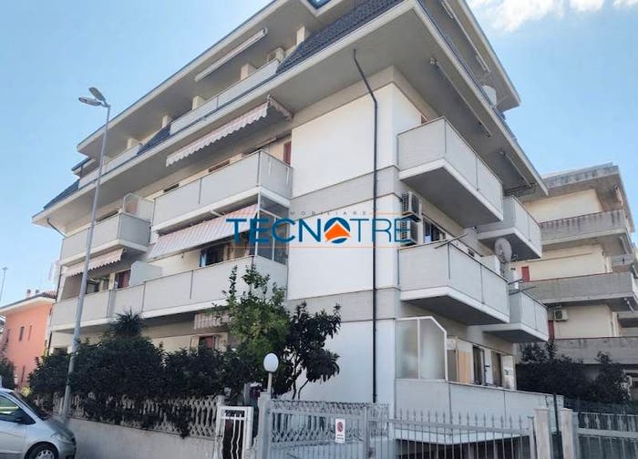 Appartamento trilocale in vendita in Via Giovanni da Verrazzano, Centro, Martinsicuro