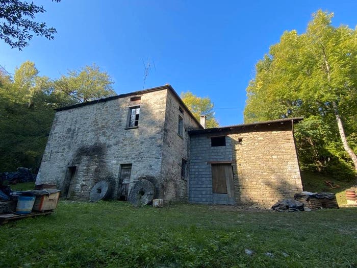 Casa con 6 locali in vendita in Località Tosca Romani, Varsi