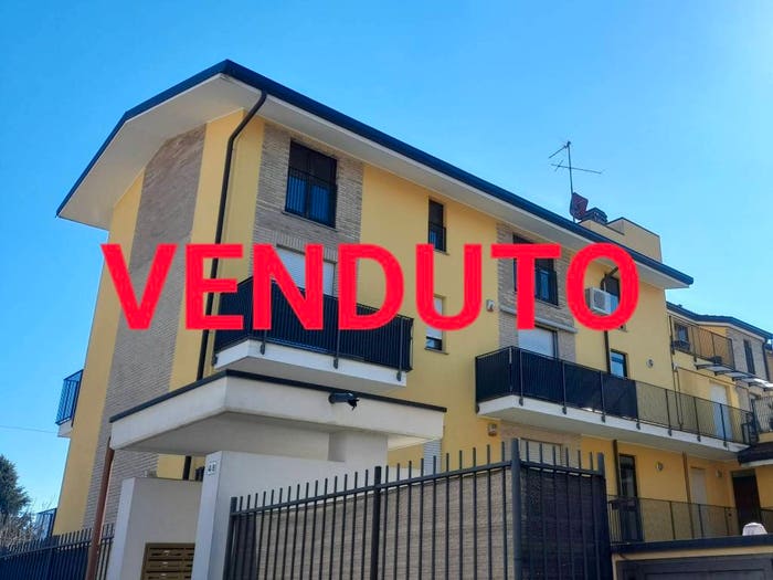Appartamento quadrilocale in vendita in Via Basilica, Centro, Inverigo