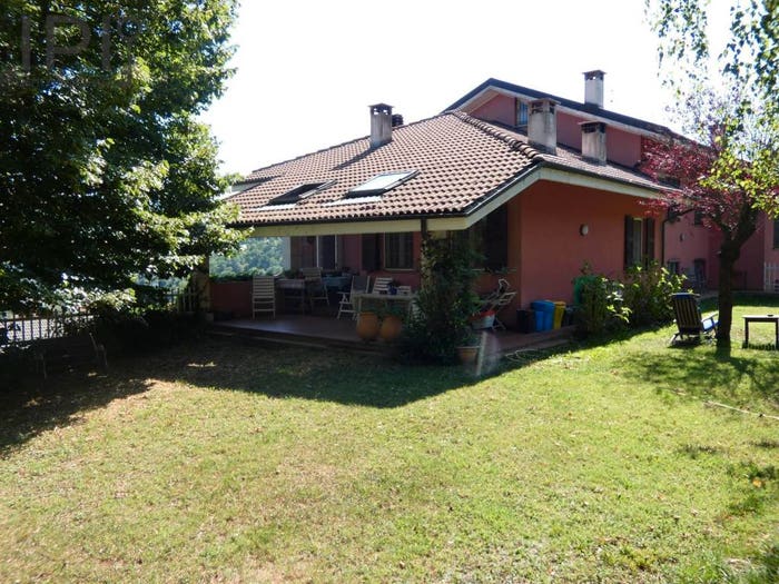 Casa con 6 locali in vendita in Via Vecchia di Plodio, Centro, Carcare
