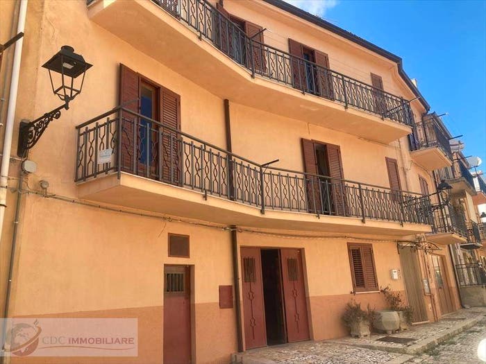 Appartamento con 6 locali in vendita in Via Censiti, Prizzi