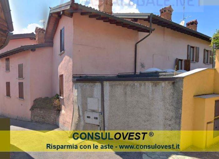 Appartamento trilocale in vendita in Via Alessandro Volta, Lipomo