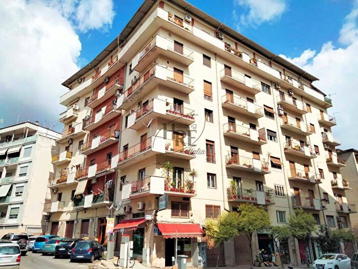 Appartamento quadrilocale in vendita in Viale della Repubblica, Stadio Città, Cosenza