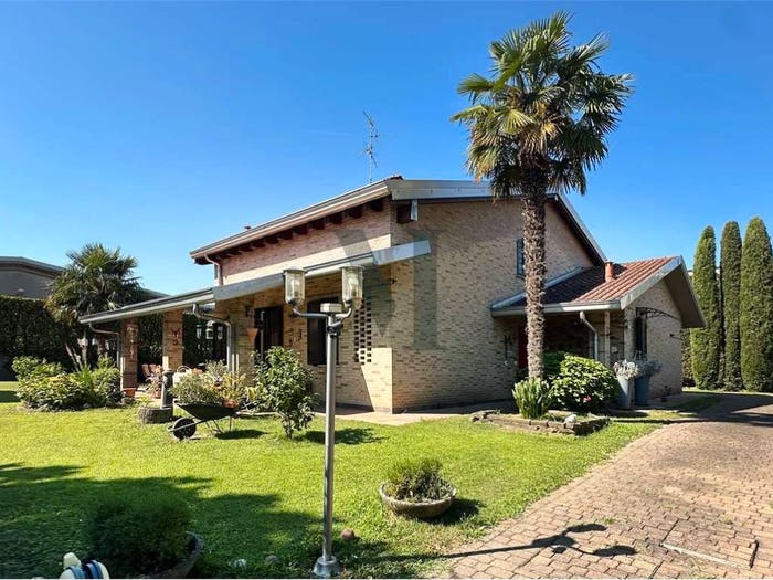 Casa con 6 locali in vendita in Via dei Gelsi, Zona Industriale, Biassono