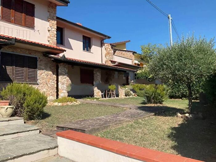 Casa con 6 locali in vendita in Via Cerbaia, Centro, Lamporecchio