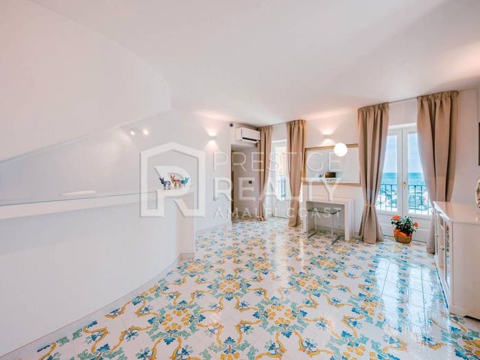 Appartamento con 5 locali in vendita in Via Alfonso Gatto, Minori