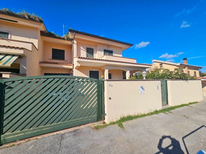 Casa quadrilocale in vendita in Via Ticino, Villa Claudia, Anzio