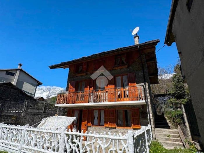 Casa con 6 locali in vendita in Via dei Pini, Migliere, Groscavallo