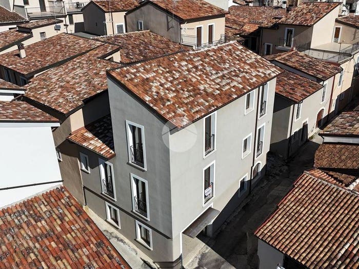 Appartamento trilocale in vendita in CASA INDIPENDENTE VIA CORSO, Collebrincioni Assergi, L'Aquila