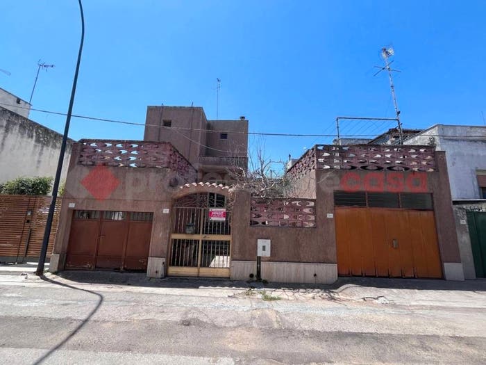 Casa con 5 locali in vendita in Via S Michele, Centro, Poggiardo