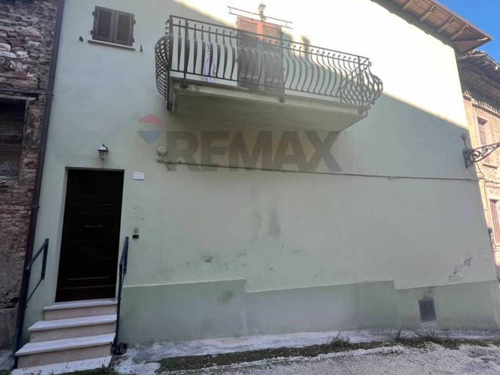 Casa con 6 locali in vendita in via Castelfidardo, Centro, Pergola