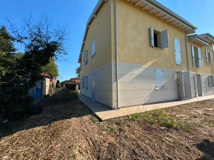 Casa con 6 locali in vendita in Centro, Mirandola