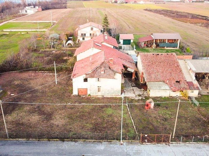 Casa con 6 locali in vendita in FRAZIONE LORETO, Fossano
