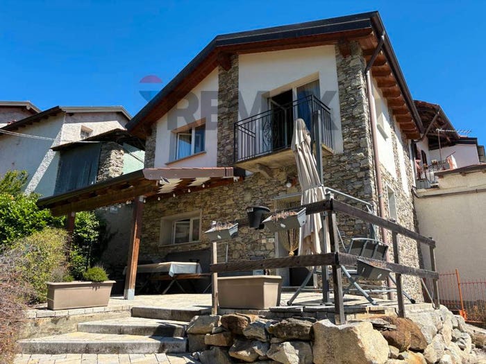 Casa trilocale in vendita in Via Regina Margherita Calogna NO, Calogna, Lesa