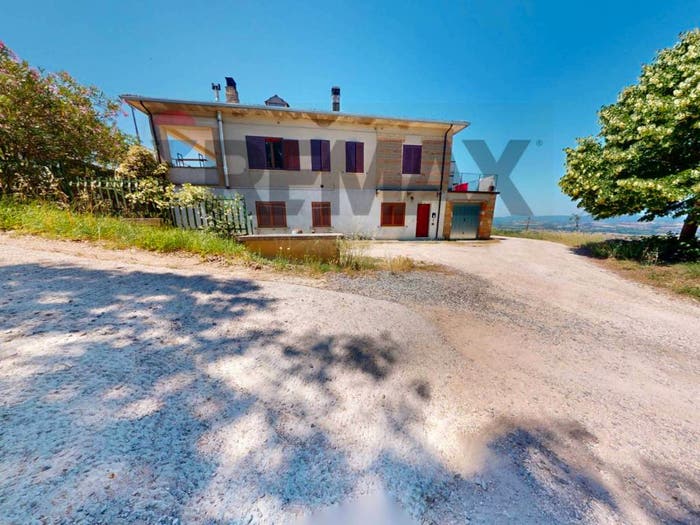 Casa con 6 locali in vendita in Vocabolo Petrelle, Centro, Collazzone