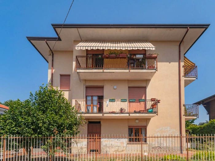 Casa con 6 locali in vendita in Via Monte Rosa, Centro, Oleggio