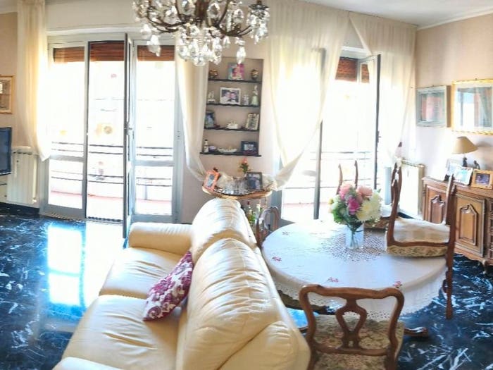 Appartamento quadrilocale in vendita in Via Stefano Türr, Quarto, Genova