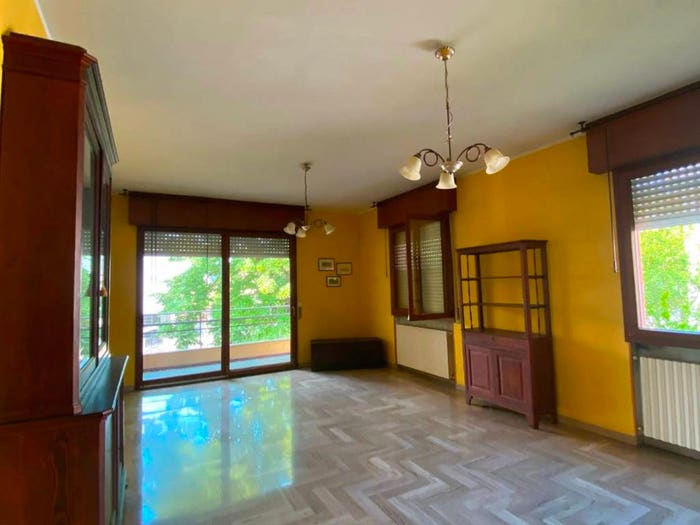 Casa con 6 locali in vendita in Viale Aprile, Modena Est, Modena