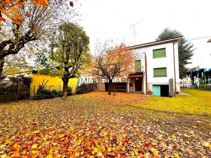 Casa con 6 locali in vendita in Via Gregorio Agnini, Centro, Medolla
