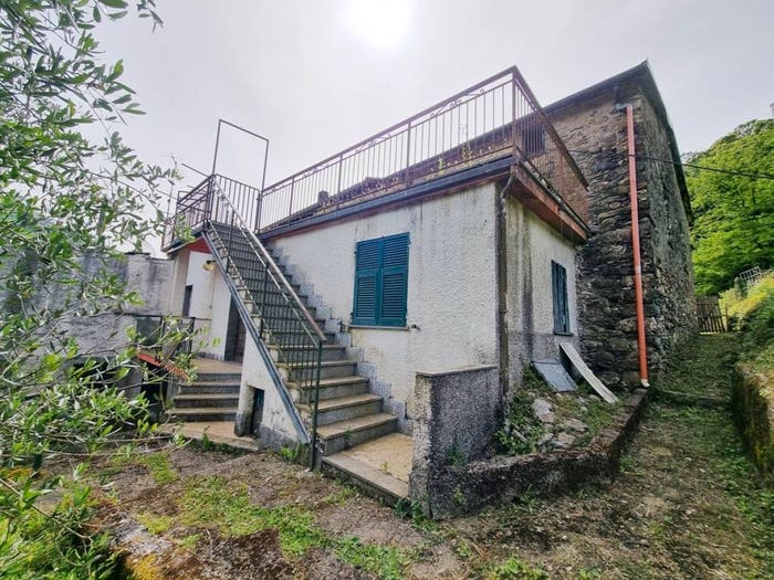 Casa con 6 locali in vendita in Frazione Lagomarsino, Lagomarsino, Lumarzo