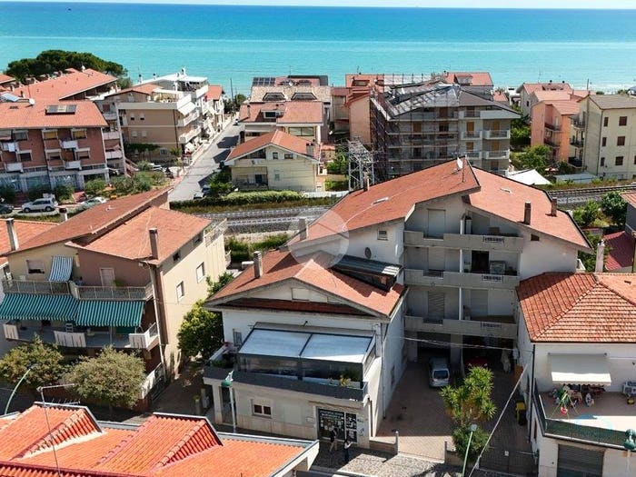 Appartamento con 6 locali in vendita in Via Cesare De Titta, Centro, Pineto