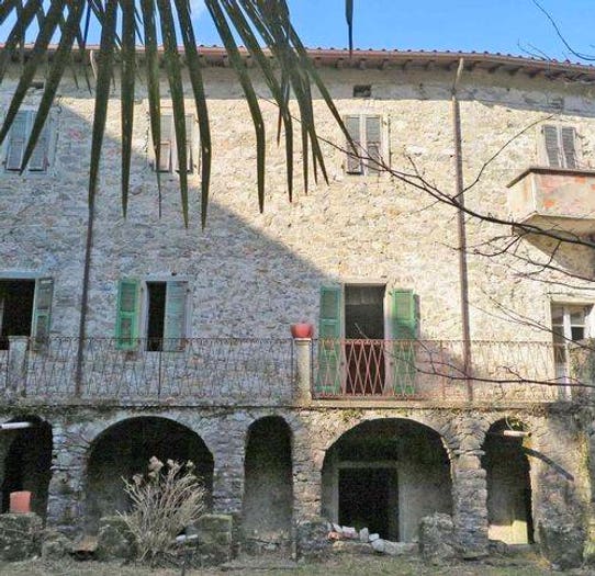 Casa con 6 locali in vendita in Via Della Gora, Centro, Bagnone