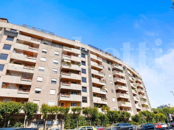 Appartamento quadrilocale in vendita in Viale Lina Cavalieri, Serpentara, Roma
