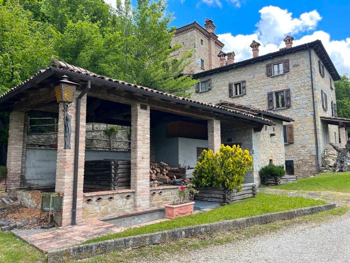 Casa con 6 locali in vendita in Via Segalara, Castel d'Aiano