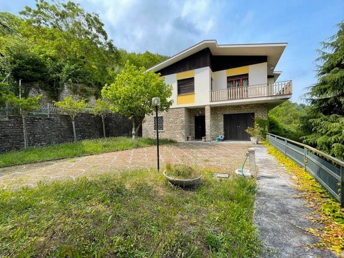 Casa con 6 locali in vendita in Via Mango, Rocchetta Belbo