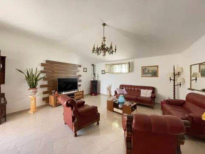 Casa con 6 locali in vendita in Via Venna Capanne, Medoro, Tollo