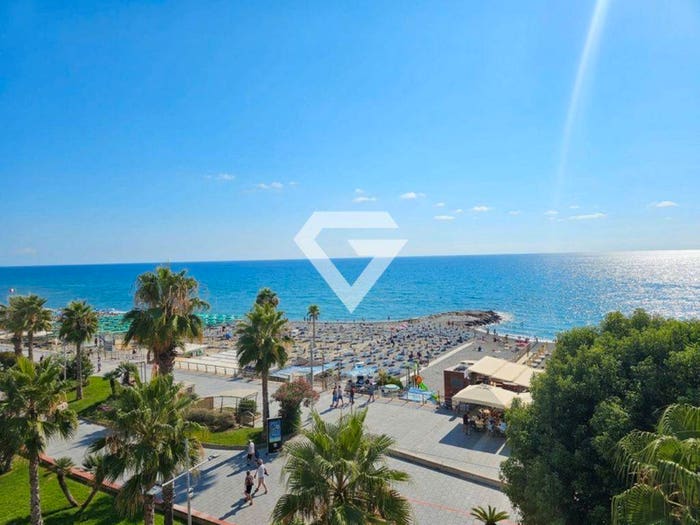 Appartamento trilocale in vendita in Via Giuseppe Garibaldi, Centro, Loano